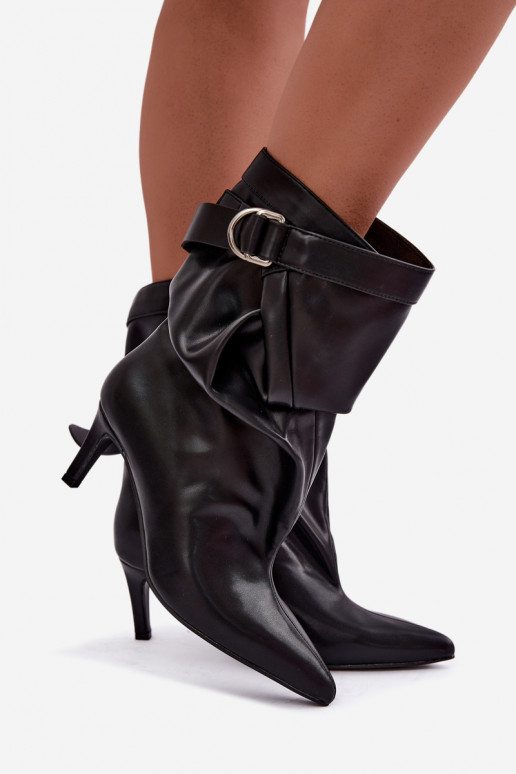 botins slip-on com saltos finos e tiras na cor preta Soreya