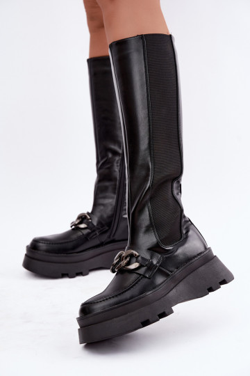 botas altas forradas com plataforma e correntes na cor preta Koraia 2