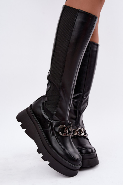 botas altas forradas com plataforma e correntes na cor preta Koraia