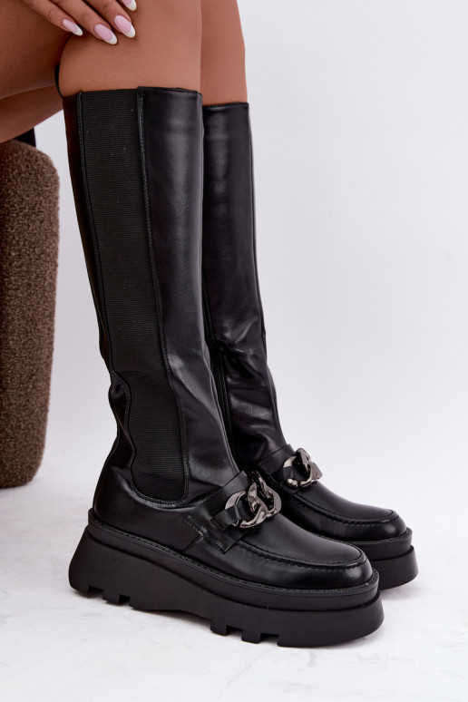 botas altas forradas com plataforma e correntes na cor preta Koraia