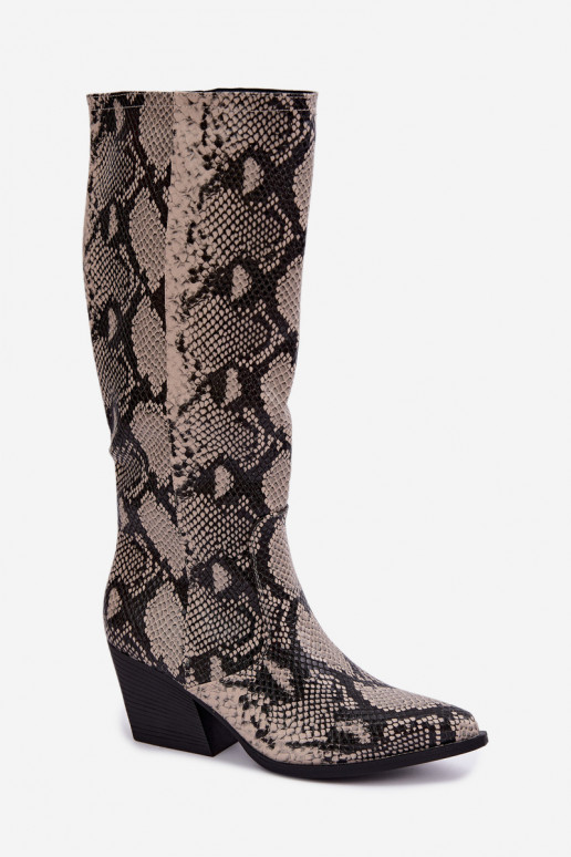 botas altas forradas estilo cowboy com padrões de cobra na cor areia Bellina