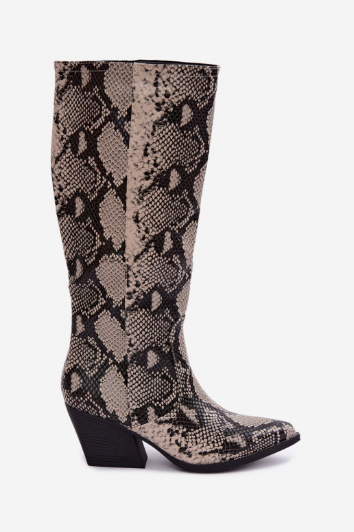 botas altas forradas estilo cowboy com padrões de cobra na cor areia Bellina
