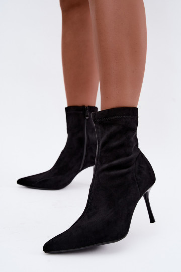 Botins pretos com saltos finos Nireya 2