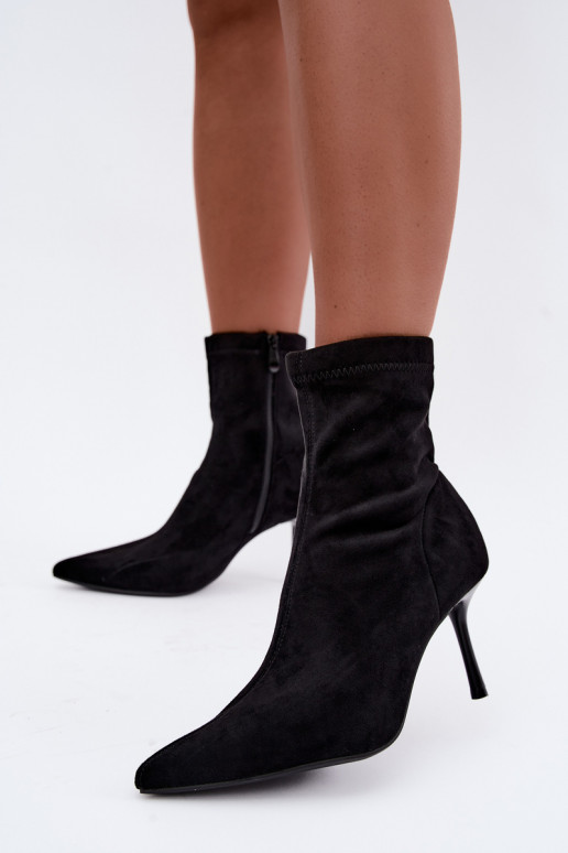 Botins pretos com saltos finos Nireya