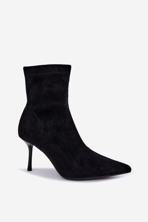 Botins pretos com saltos finos Nireya