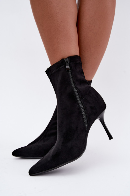 Botins pretos com saltos finos Nireya