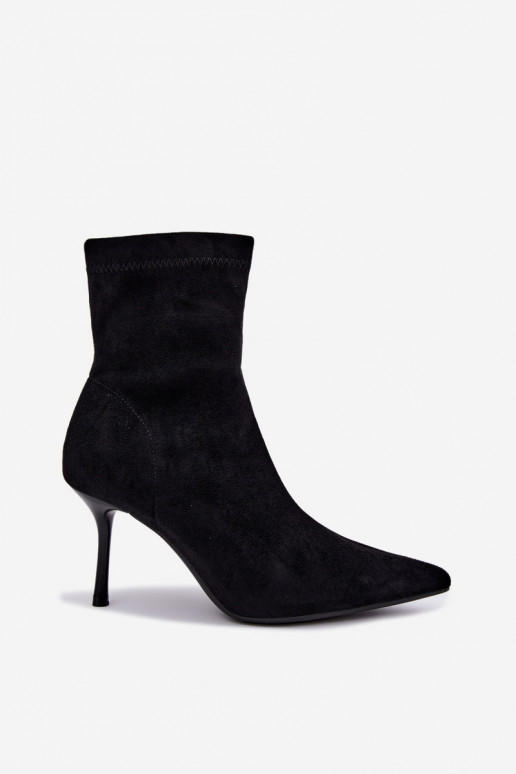 Botins pretos com saltos finos Nireya