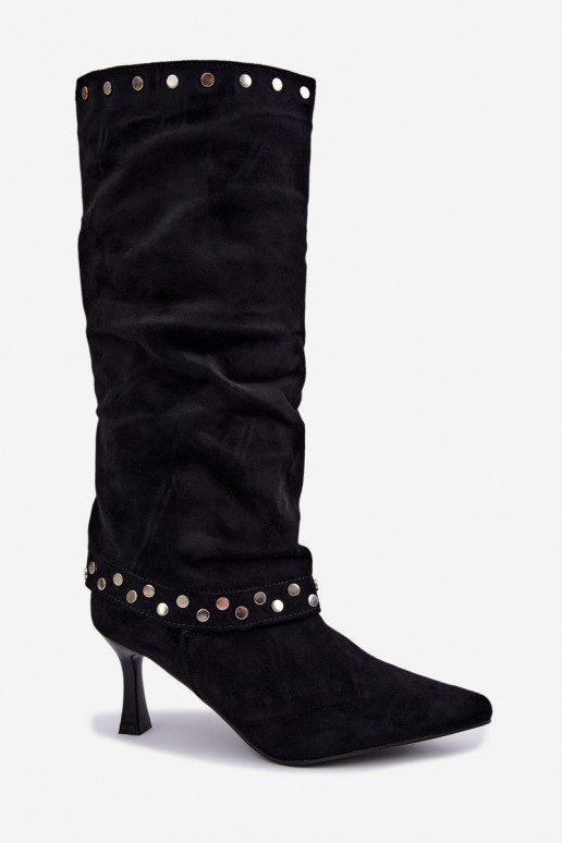 Botas longas pretas isoladas com decoração Tai turiris