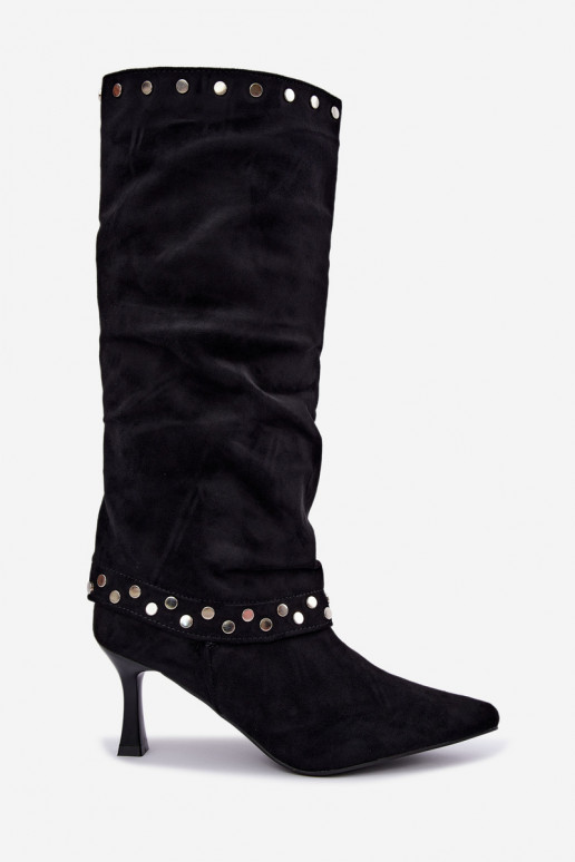 Botas longas pretas isoladas com decoração Tai turiris