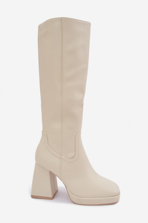 Botas longas de areia isoladas com saltos Leonelle