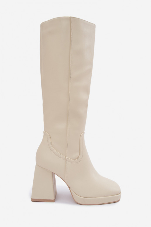 Botas longas de areia isoladas com saltos Leonelle