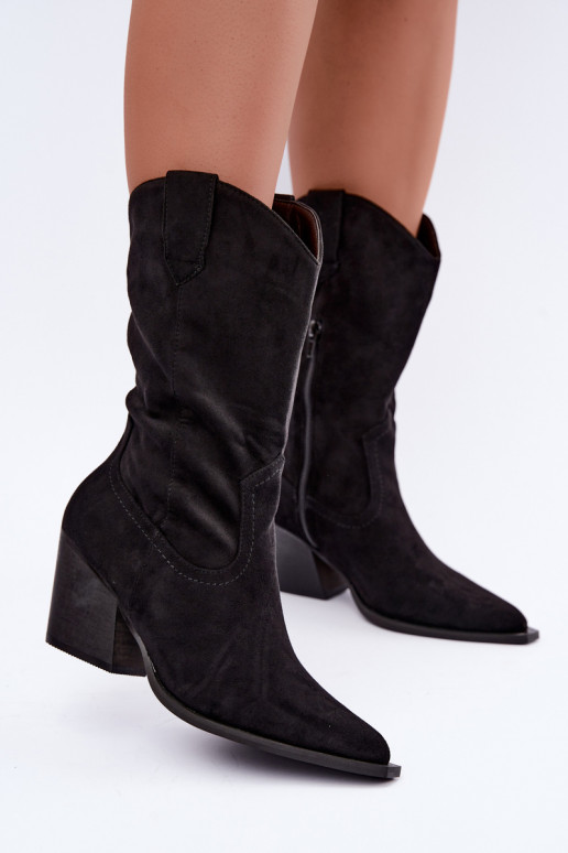 Botins pretos isolados em estilo cowboy com saltos Serenza