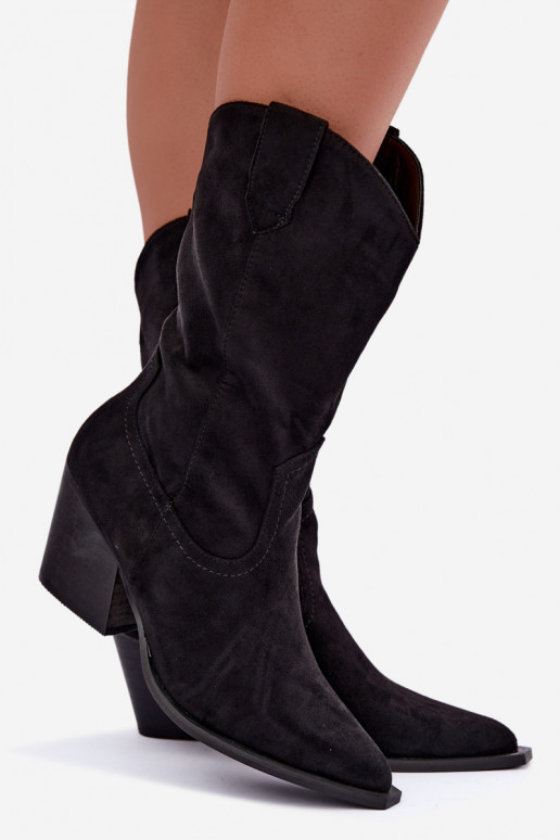 Botins pretos isolados em estilo cowboy com saltos Serenza