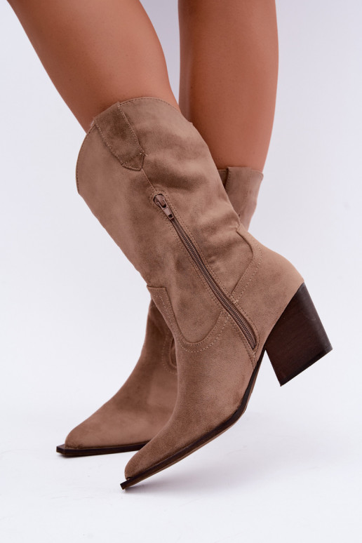 Botins de areia isolados em estilo cowboy com saltos Serenza