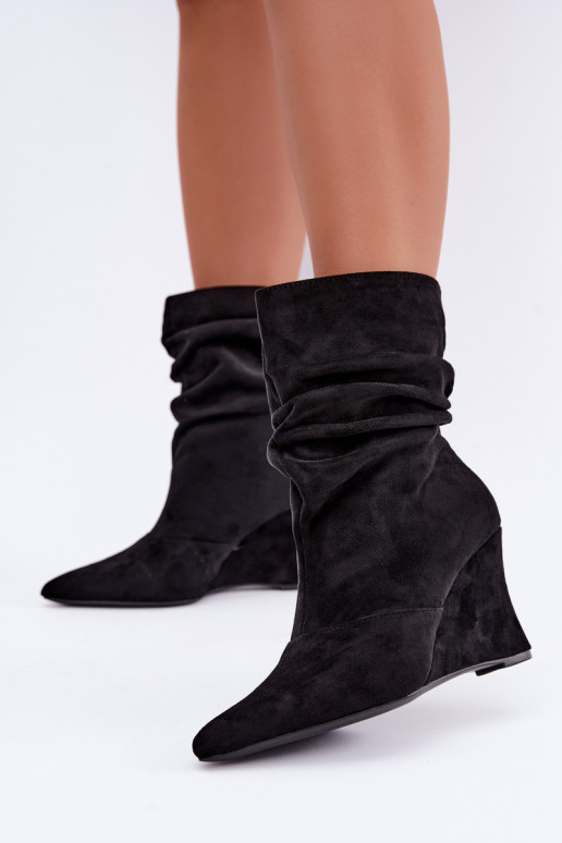 Botins pretos enrugados com plataforma Thalene