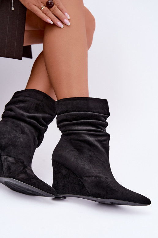 Botins pretos enrugados com plataforma Thalene