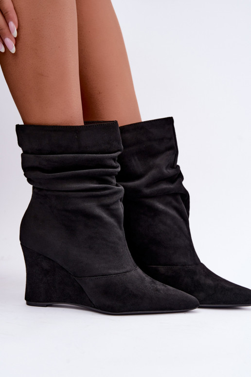 Botins pretos enrugados com plataforma Thalene