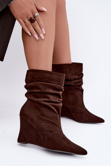 Botins castanhos enrugados com plataforma Thalene