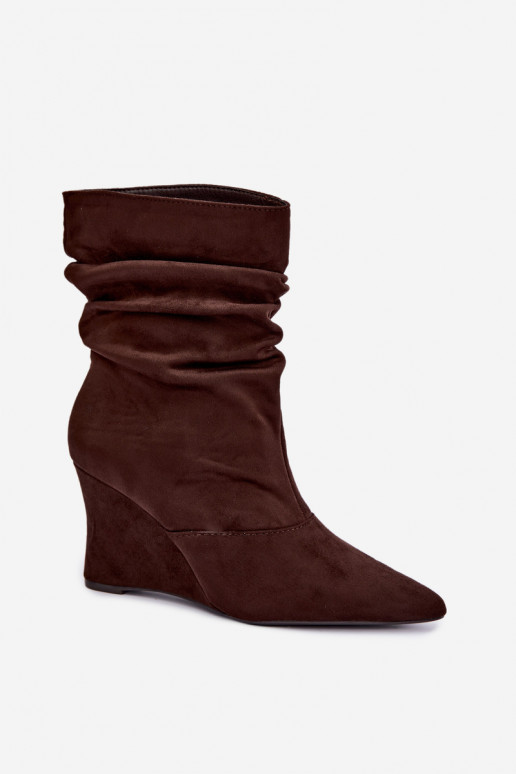 Botins castanhos enrugados com plataforma Thalene