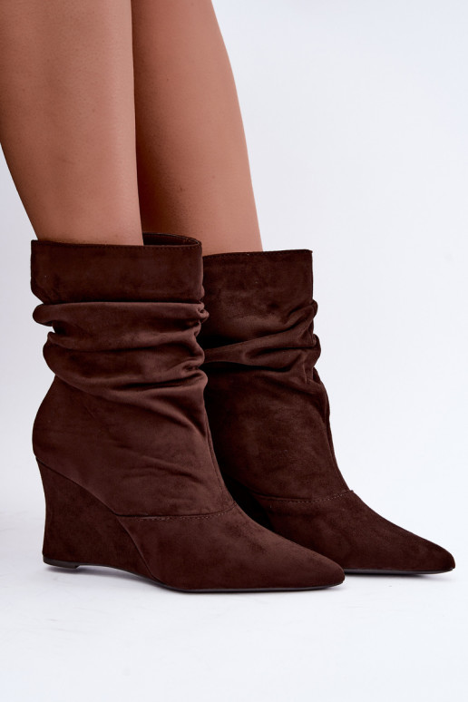 Botins castanhos enrugados com plataforma Thalene