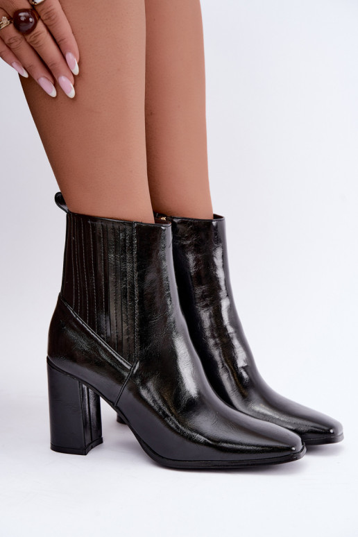 Botins pretos com efeito verniz Kallista