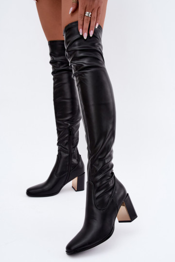 Botas acima do joelho na cor preta com salto Primelle