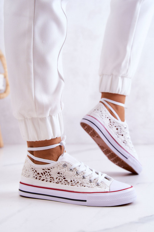 Sapatos brancos femininos com motivos de renda Venture