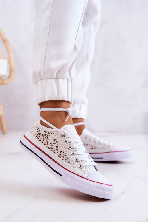 Sapatos brancos femininos com motivos de renda Venture