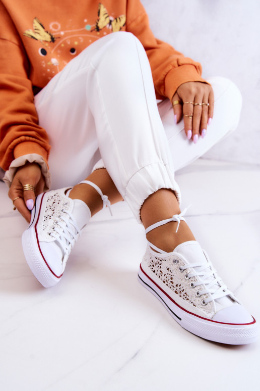 Sapatos brancos femininos com motivos de renda Venture