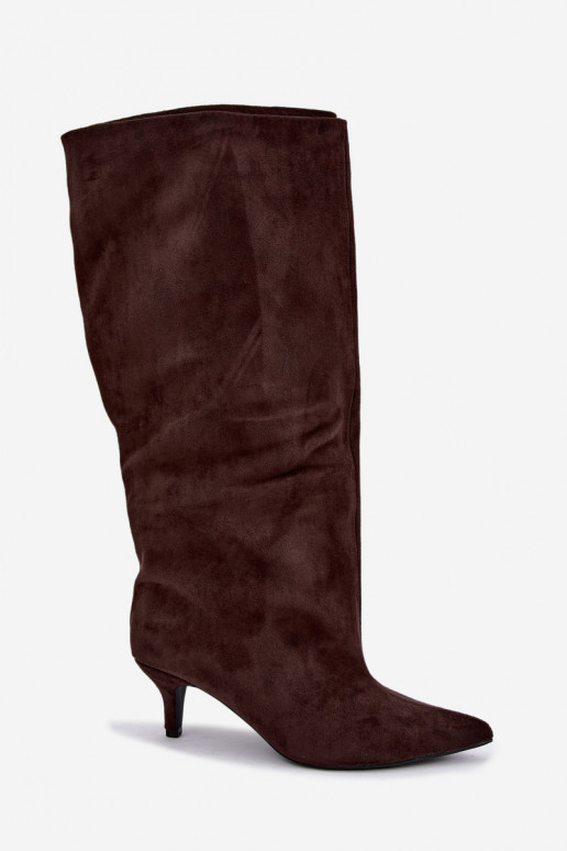 Botas altas quentes com babados e salto na cor chocolate Oriellea