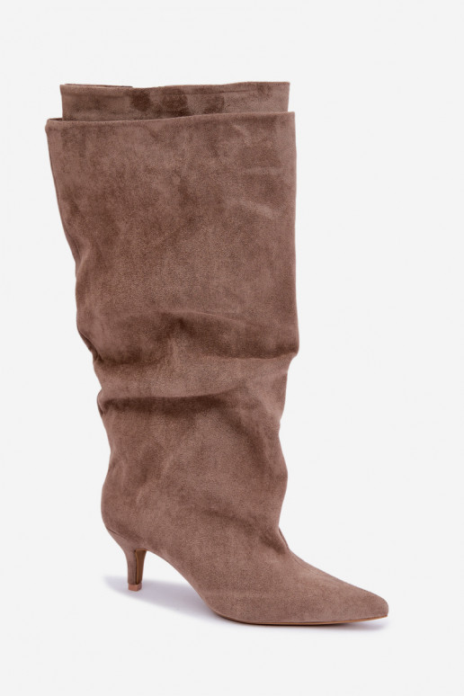 Botas altas quentes com babados e salto na cor areia Oriellea