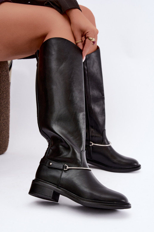 Botas altas com saltos largos e fitas decorativas na cor preta INillene