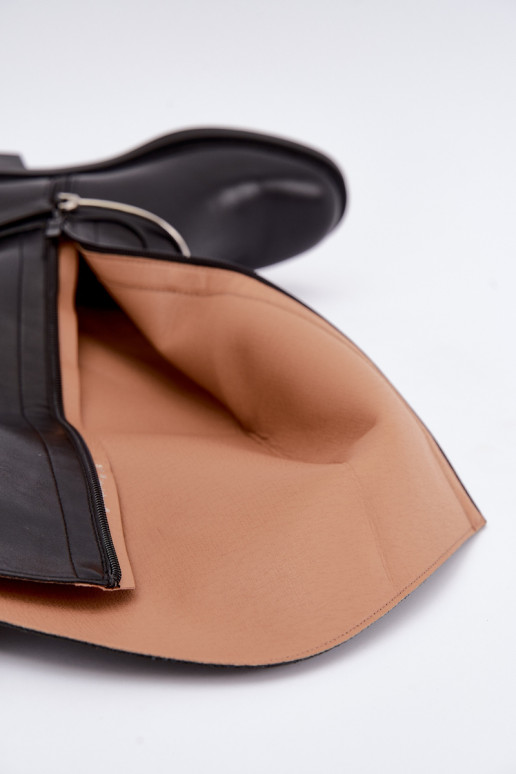 Botas altas com saltos largos e fitas decorativas na cor preta INillene