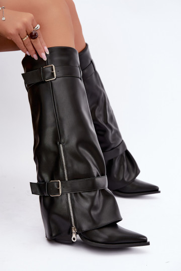 Botas altas com salto e atacadores com fitas e fivelas na cor preta Amorette