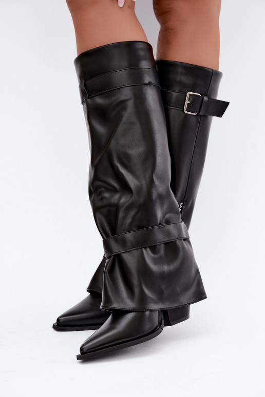 Botas altas com salto e atacadores com fitas e fivelas na cor preta Amorette