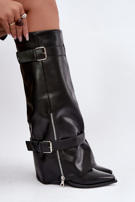 Botas altas com salto e atacadores com fitas e fivelas na cor preta Amorette