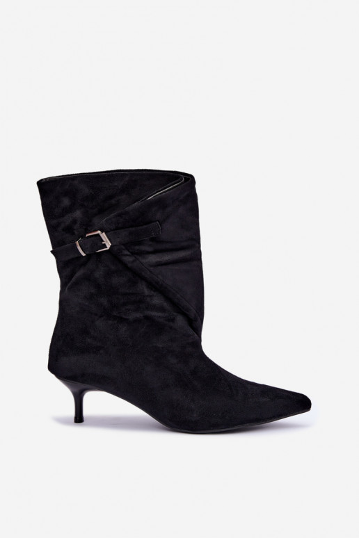 Botins isolados Tiselle com saltos e fivelas em preto