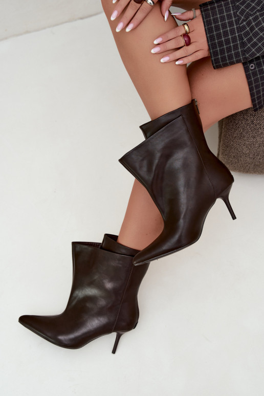 Botins isolados Damarielle com saltos finos em castanho