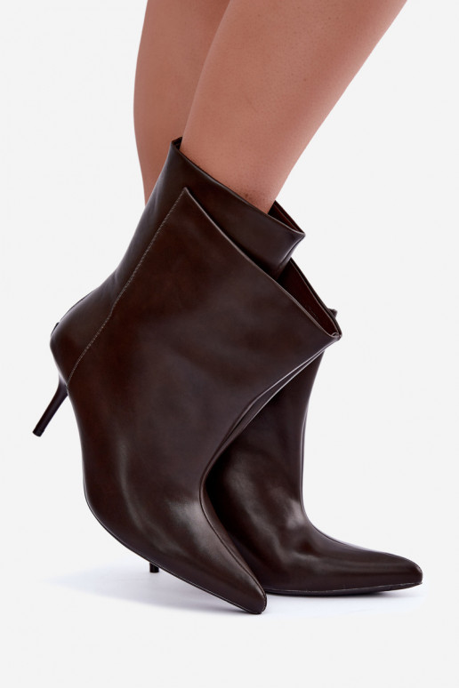 Botins isolados Damarielle com saltos finos em castanho