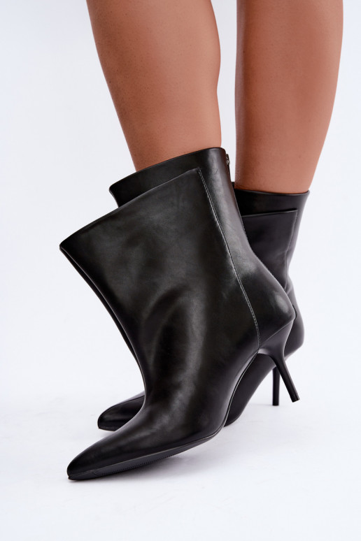 Botins isolados Damarielle com saltos finos em preto