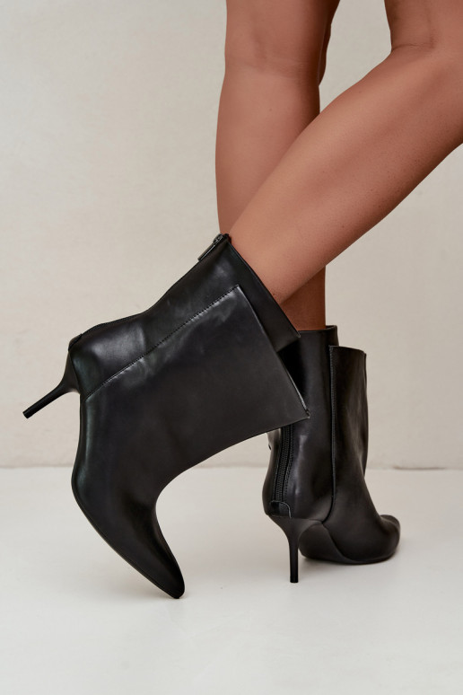 Botins isolados Damarielle com saltos finos em preto