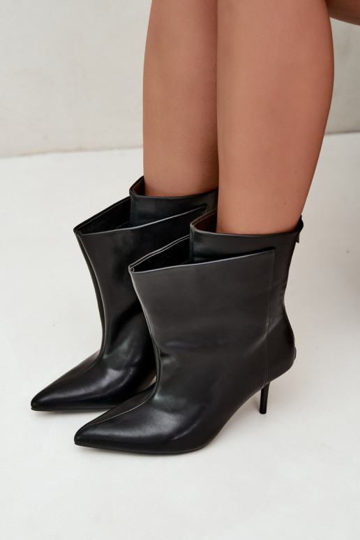 Botins isolados Damarielle com saltos finos em preto
