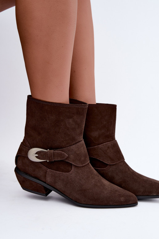 Botins isolados Serenelle em estilo cowboy em camurça sintética castanha