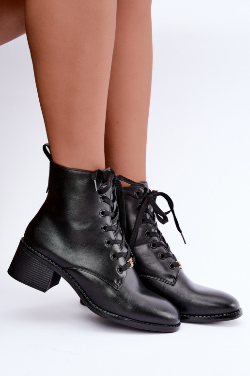 Botins isolados com atacadores Klocke pretos Florisse