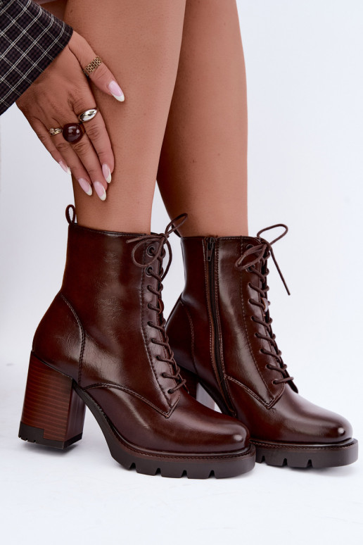 Botins isolados com salto castanho escuro Isalys