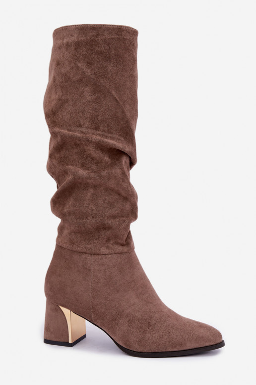 botas longas enrugadas forradas com salto na cor areia Ivenna