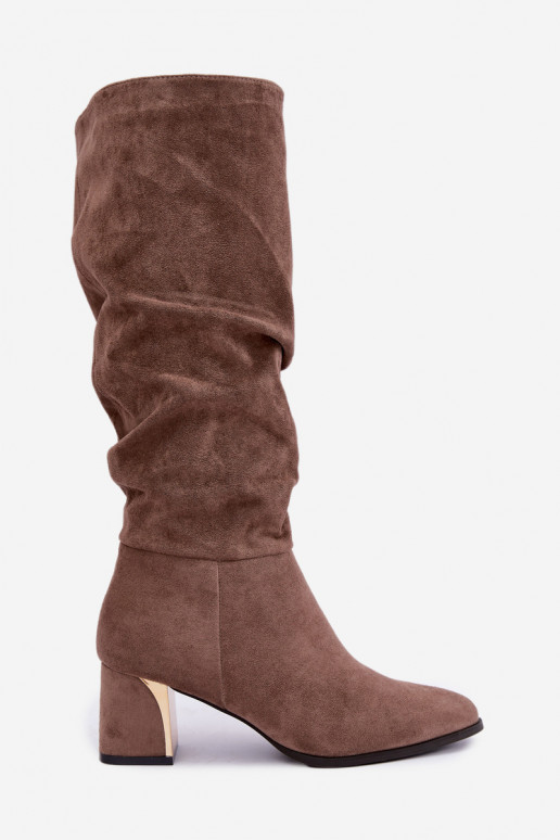 botas longas enrugadas forradas com salto na cor areia Ivenna