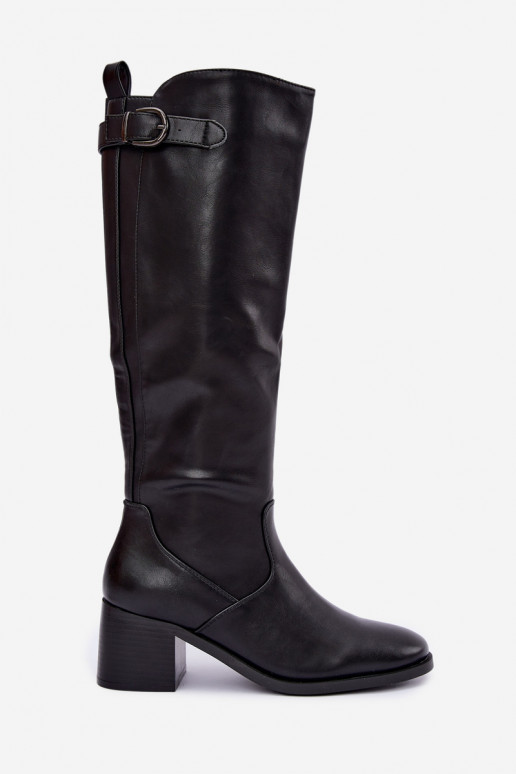 botas longas forradas com salto e fivelas na cor preta Lestine