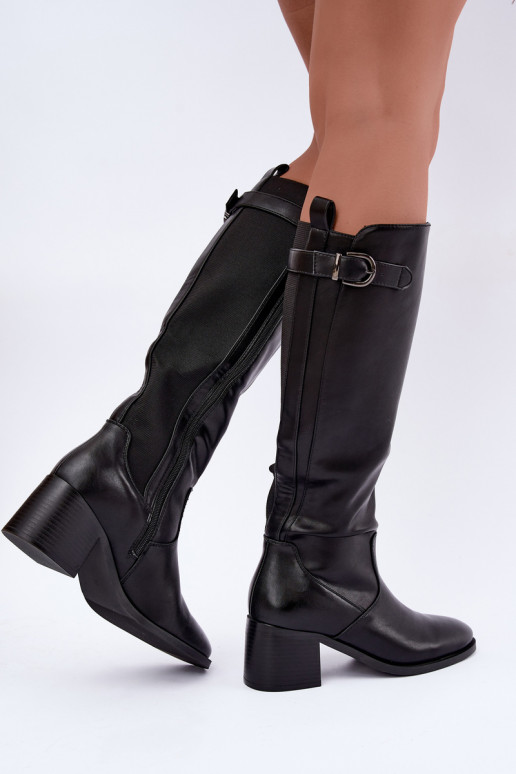 botas longas forradas com salto e fivelas na cor preta Lestine