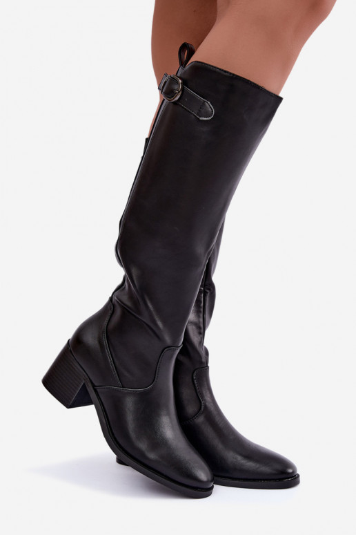 botas longas forradas com salto e fivelas na cor preta Lestine